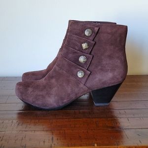 NWOT Dansko Brass Button Baker Booties